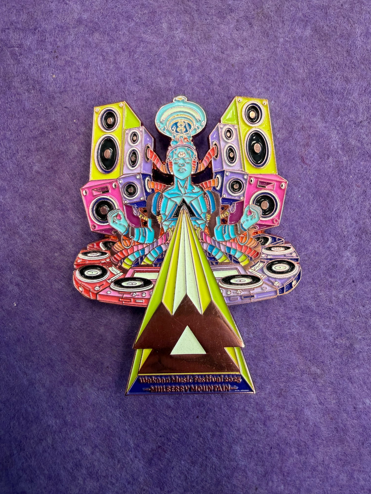 LE WAKAAN Speakerbox Pin